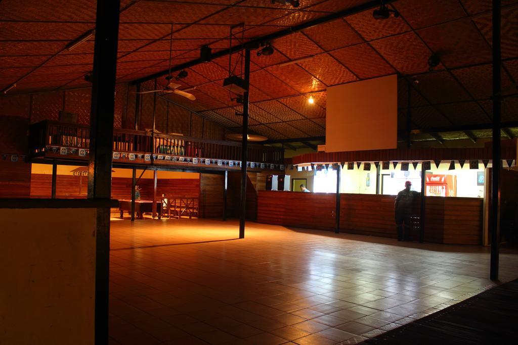 Alotau International Hotel Buitenkant foto